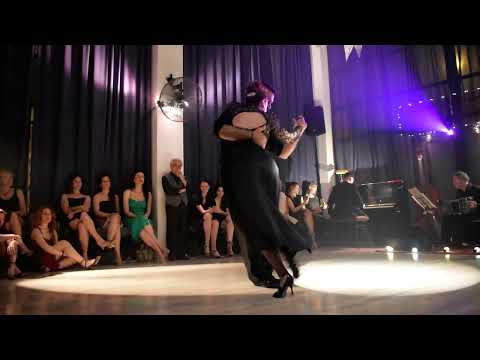 Lia and Vassilis - Malandraca , performed by Con Estilo (Live)
