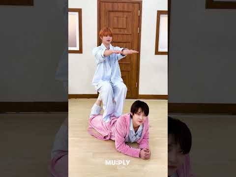 pov: <strong>늑대</strong> 형제들의 수련회 기념 사진 촬영🍓🍊
