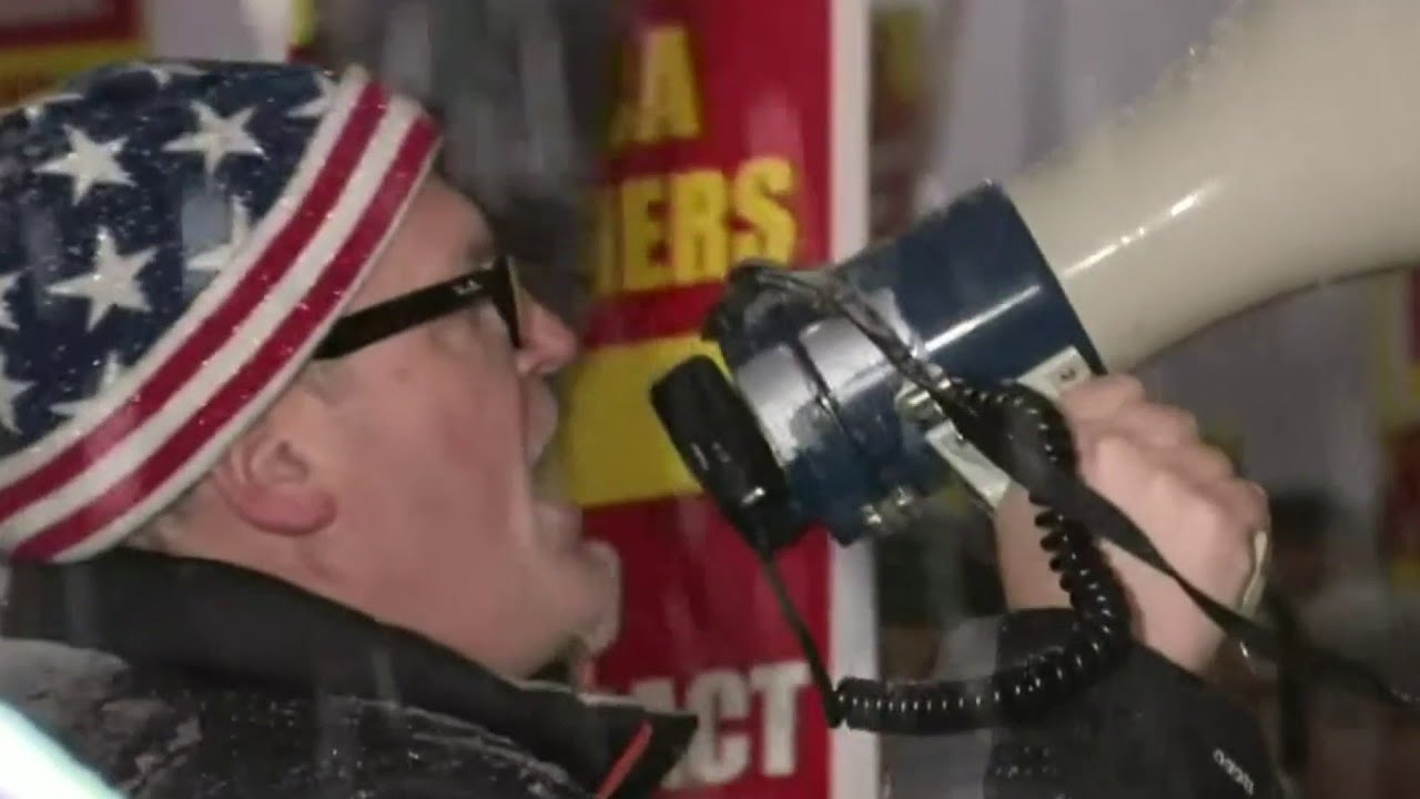 Teachers protest school board meeting at Utica Community Schools