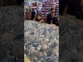 خلال يومين فقط موكب كربلائي يوزع طن كاسة ماء ارو للزوار هذا كرم عشاق الامام الحسين ع