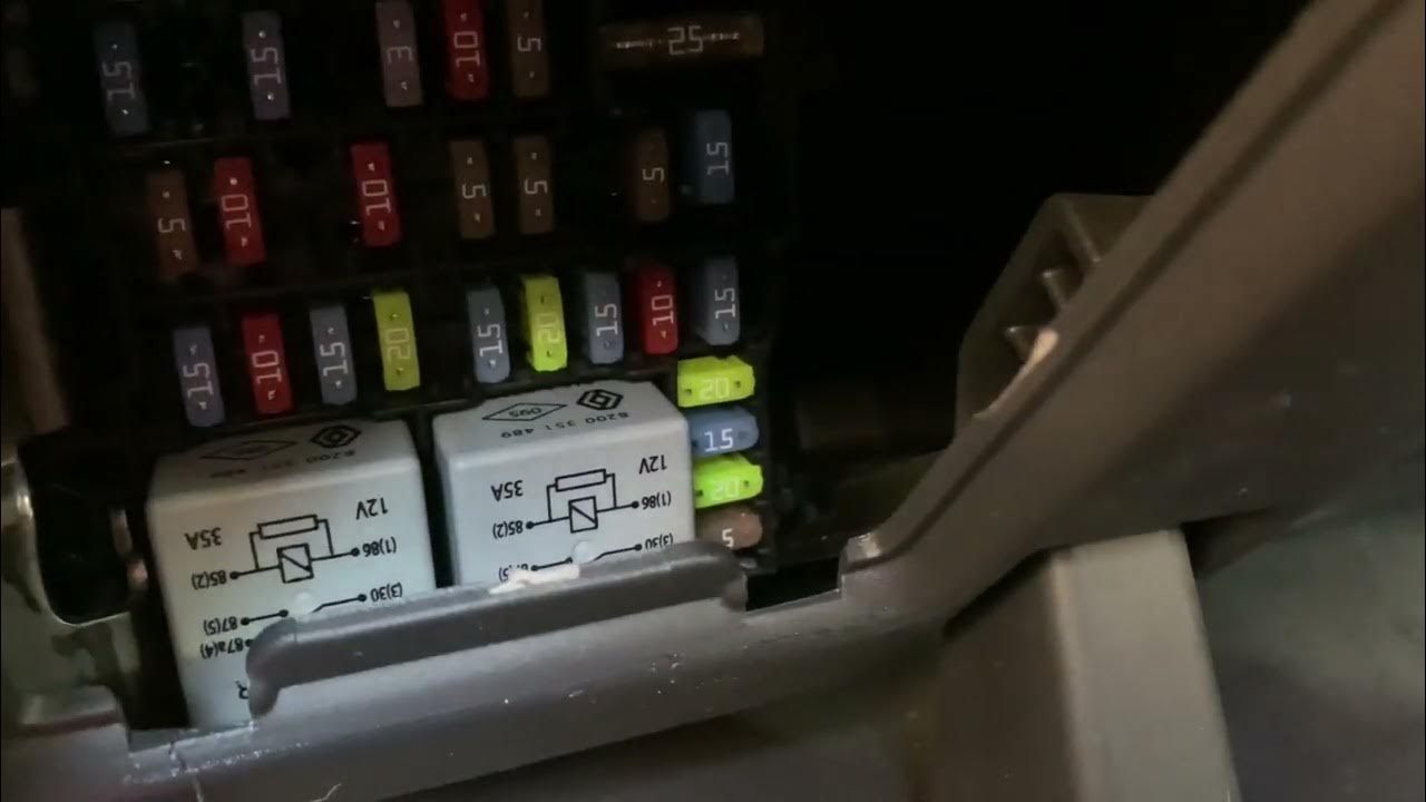 Renault Clio central door locking not working check / repair YouTube