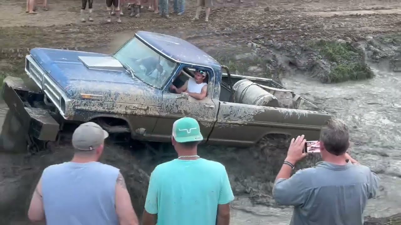 Mega old ford vs Chevy S10 