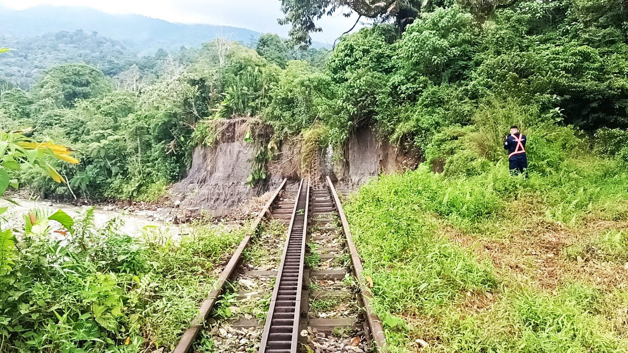 Parah, Rel Kereta Api di Lembah Anai Putus Pada 5 Titik Lokasi