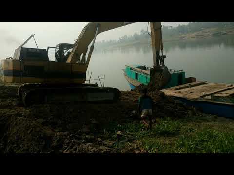 Excavator river crossing, boat loading processing.