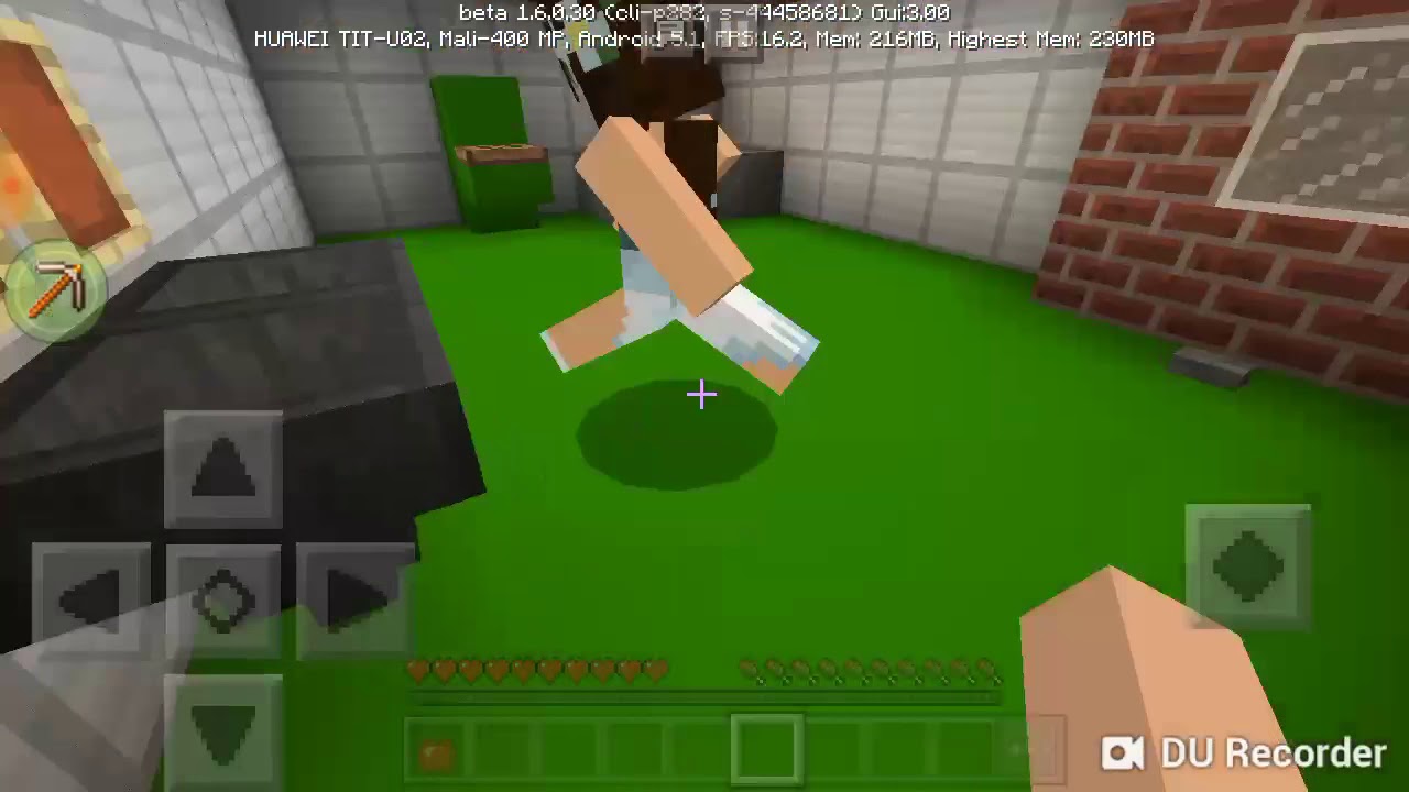 We are playing granny at night time. Minecrafft little kelly little carly videos