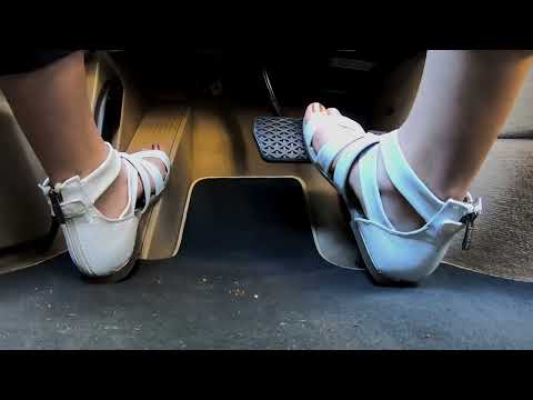 Drive car with my white Nelli Blu sandals #SOFIAARMAZZI
