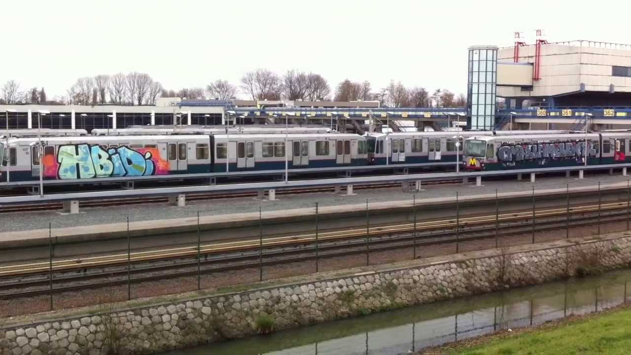RET Metro 5217 & 5212 + 5258 onder graffiti op remise 's-Gravenweg