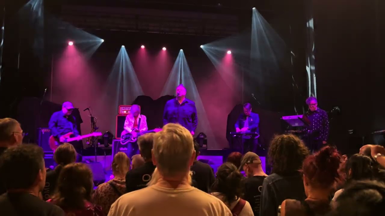 Underground Lovers Moda Discoteca - Starsigns - Live @ Enmore Theatre, Sydney - February 16th 2025