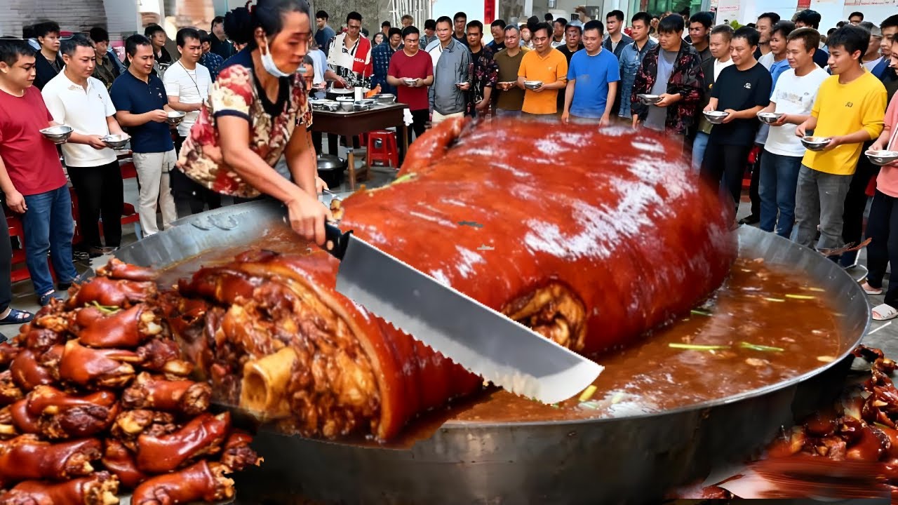 海南深夜10点半猪脚饭，藏得极深没人带路找不到，每天卖得超火爆！