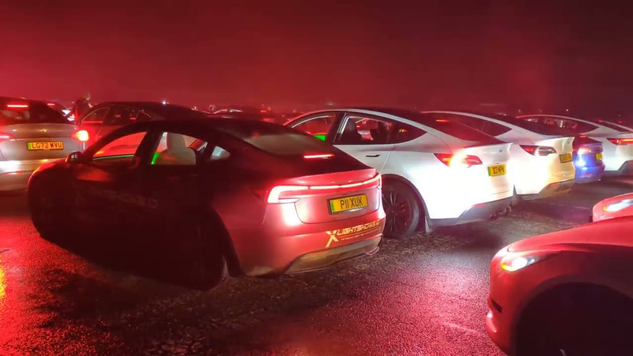 Tesla Owners UK Lightshow at Silverstone, Dec 2025 (186 cars!)
