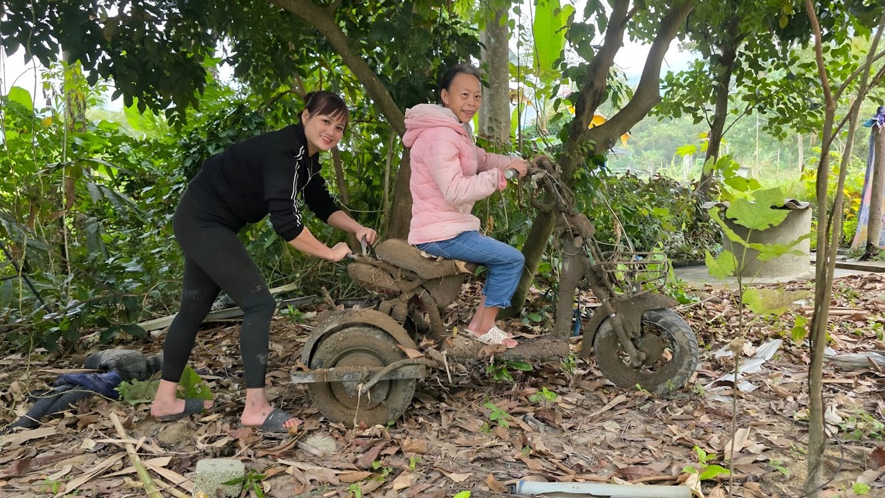 The girl bought scrap electric bicycles, repaired and restored the bike's engine.