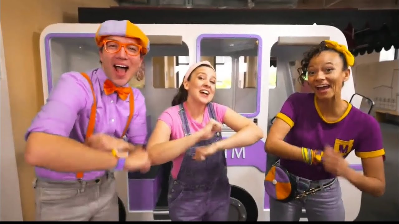 Ms Rachel - Wheels on the Bus with Blippi and Meekah 😍