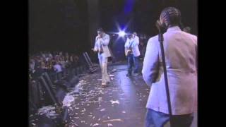 Aventura Ft.Don Omar - Ella Y Yo (Live) FB/GrupoAventuraChile