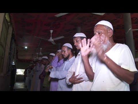 مياه الأمطار تغمر خياما للنازحين في دير البلح