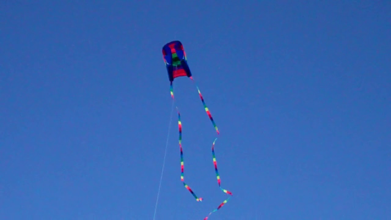 Flying a Pocket Sled Kite at Laguna Beach, CA YouTube