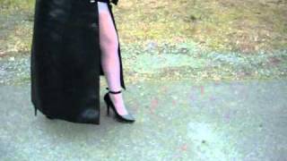 Outdoor In Strapse Und High-Heels