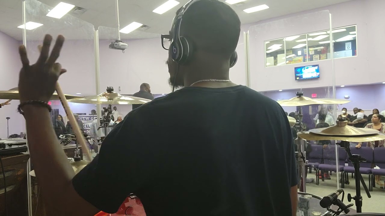 Praise break with Josh Mayfield