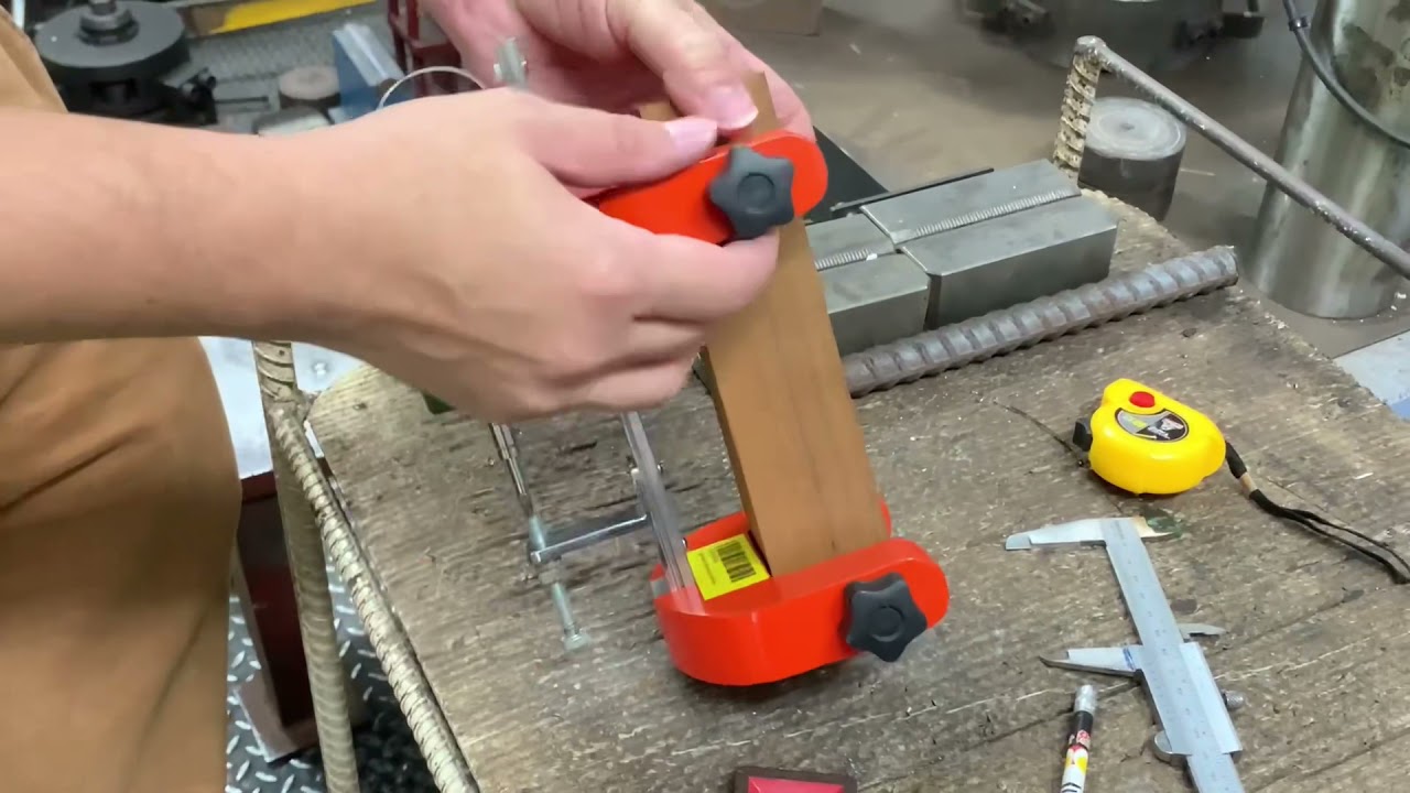 Demonstration of compression parallel to grain test of wood