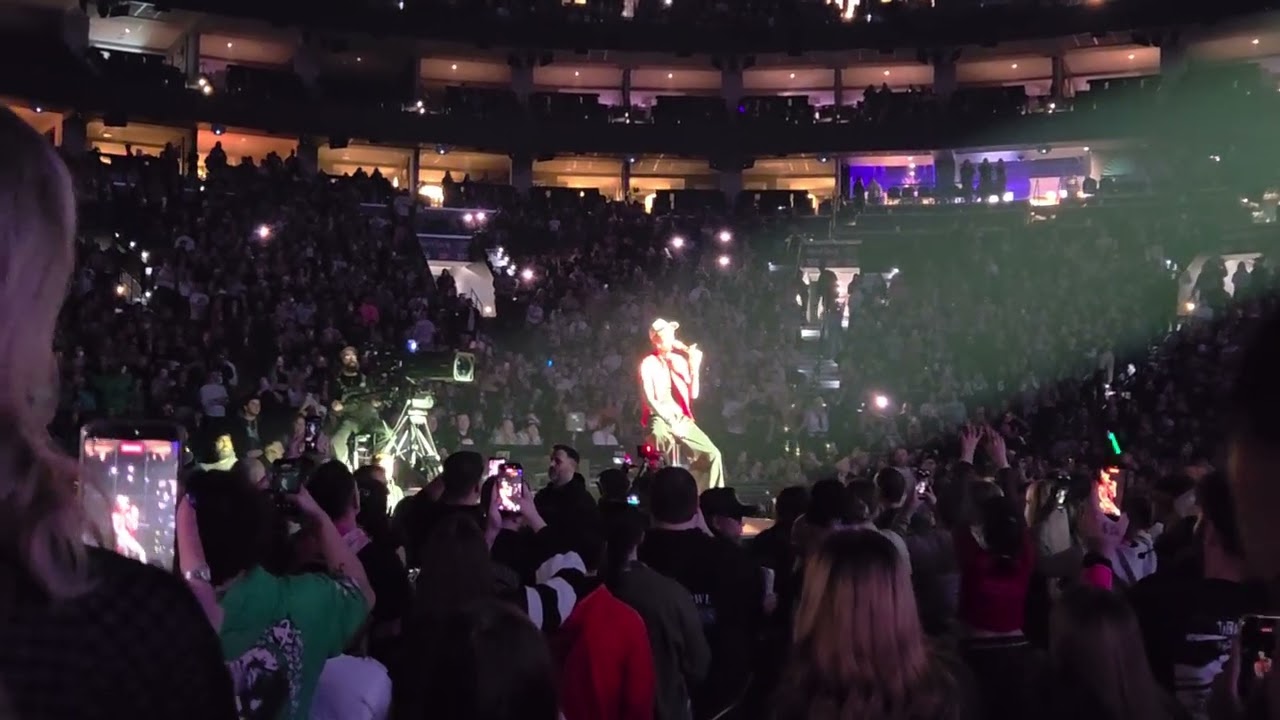 Machine Gun Kelly- Don't Let Me Go (live in Philadelphia 2025)- Lost Americana Tour