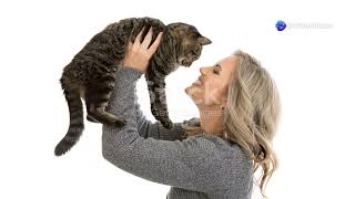 10 signs your cat secretly hates you!