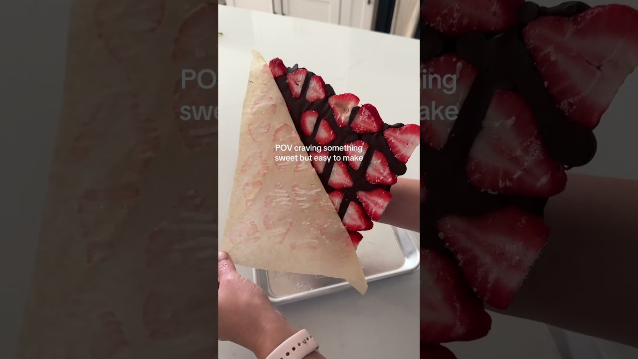 Strawberry chocolate bark🍓🍫 