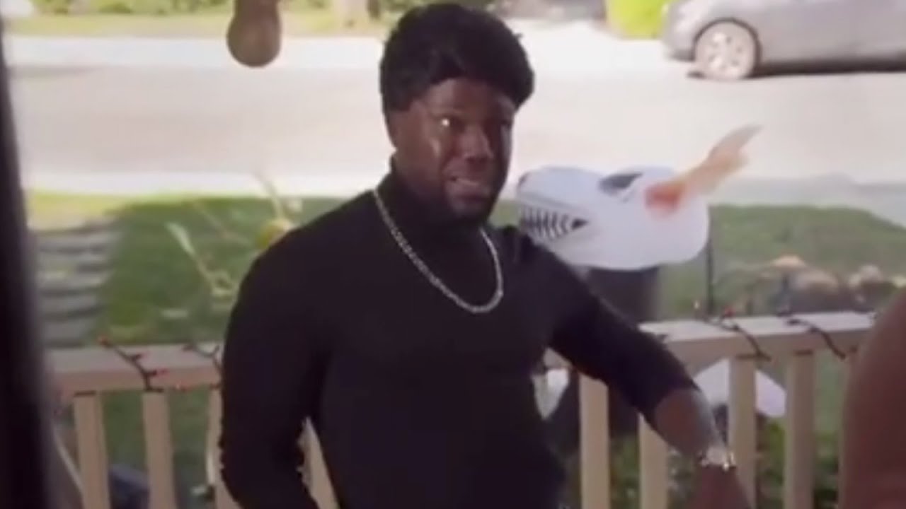 kevin hart dressed as the rock