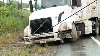 Semi jack-knifed on I-80, slowing traffic between Hubbard and Girard