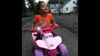 Larissa Carvalho Passeando De Motinha 2