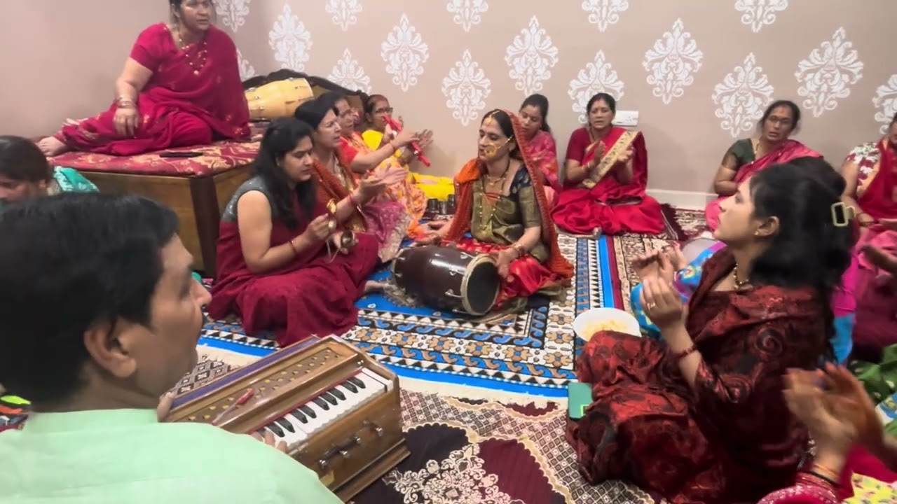 मेरी मैया की चुनरी में ॐ लिखा है | सुंदर नवरात्रि भजन | Sadhna Sangati |