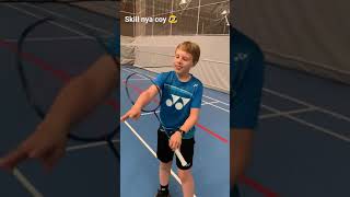 Anak ini bisa main badminton dengan raket tali 8, skillnya gila coy screenshot 2