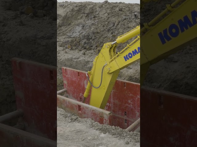 Komatsu PC900 w/ Heavy Duty Bucket & D-Lock Coupler | INSANE scoops