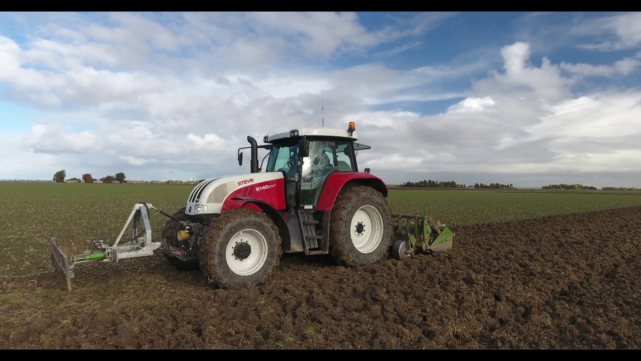 Spitten kopakker op Harrysfarm met krukasspitmachine