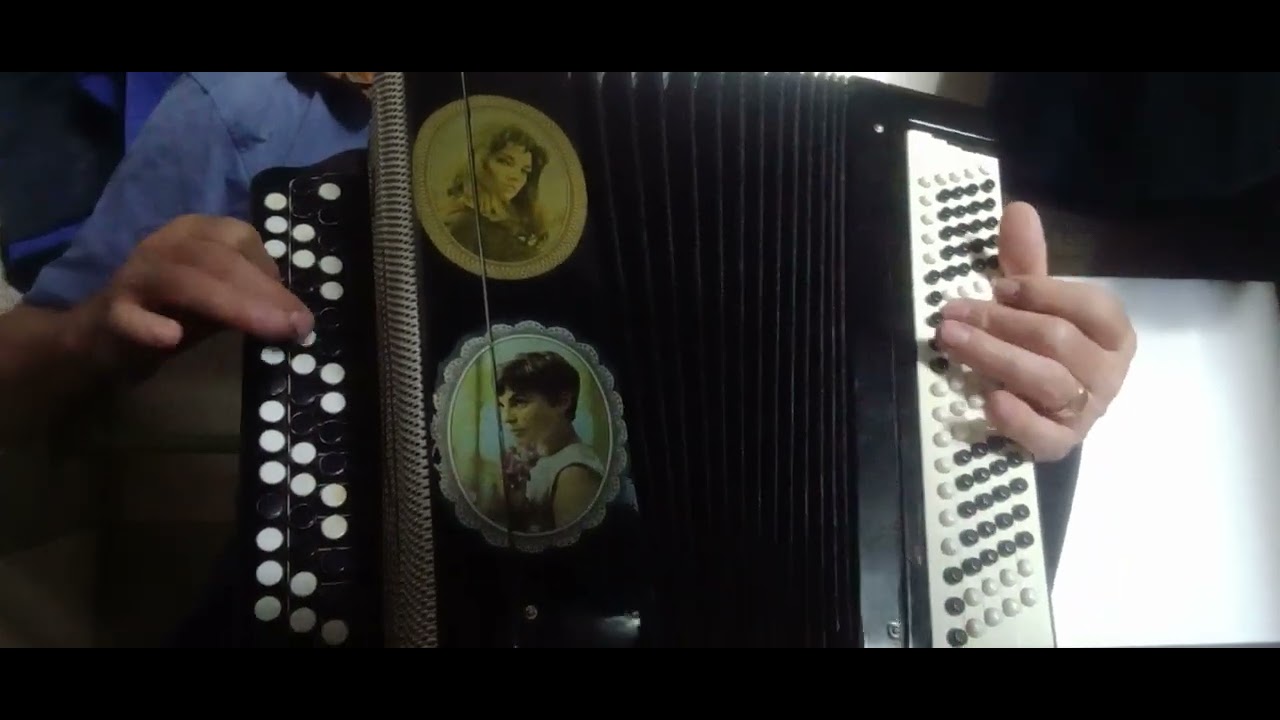 Вот кто то с горочки спустился - YouTube