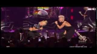 No Doubt Feat P!nk - Just a Girl [live iHeartRadio Festival 2012]
