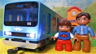 Поезд Метро - Игрушки для мальчиков - Видео про поезда для детей Поезд Метро - Игрушки для мальчиков - Видео про поезда для детей