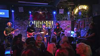 Gür Akad Band - Still Got The Blues (4K HDR)