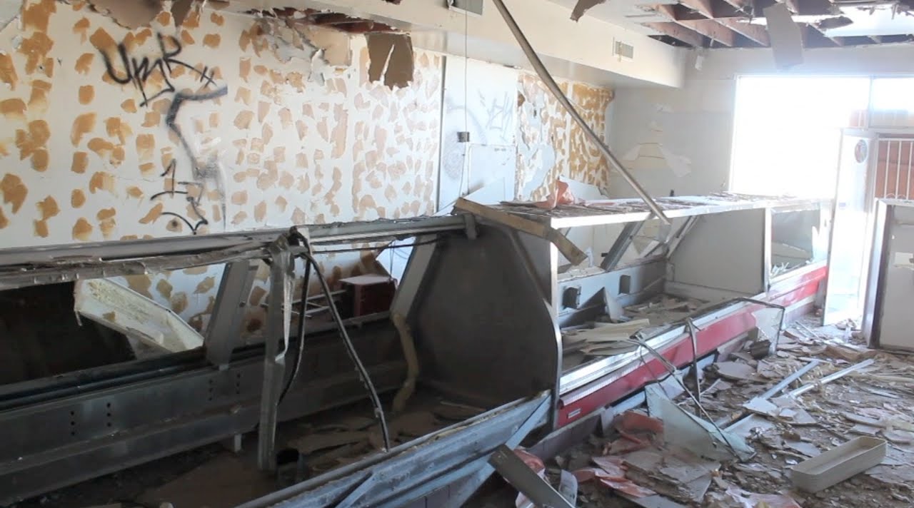 ABANDONED - Grocery Store In Middle Of The Desert