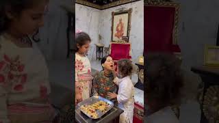 Download Lagu cutest moment 🥰❤️ || Nimai dada \u0026 Jaya Kishori ji || sewa Amrit mahotsav || Shri radharaman lal ju MP3