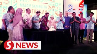 Anwar Congratulates Ph Candidate On Kkb Polls Win, Celebrates Pkr's 25Th Birthday