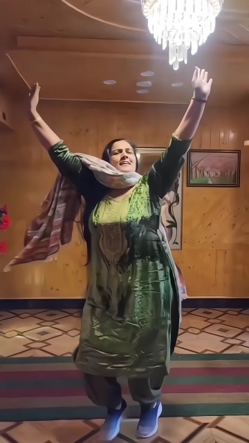 Kashmiri wedding songs || dance girl || kashmiri new dance 2025 😱 #ytshorts #youtubeshorts #shorts 👇