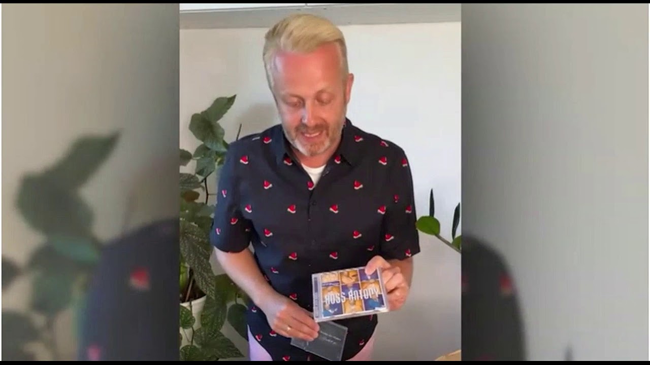 Ross Antony versteigert ein Fanpaket