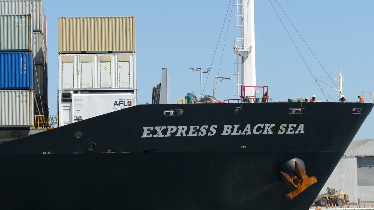 Fremantle Boat Spotting 🚢 | Containership Express Black Sea Arrives