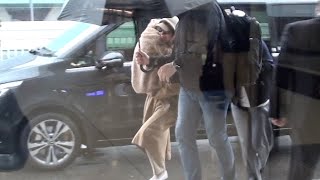KATY PERRY DEPARTS SYDNEY AIRPORT WITH DAUGHTER ON RECENT AUSTRALIAN TOUR