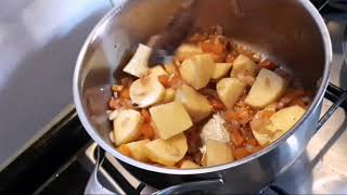 Stuffat tal-Fenek (Rabbit Stew) Stuffat tal-Fenek (Rabbit Stew)