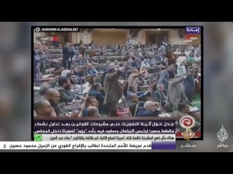 المسائية..  نشطاء يتداولون مقطعا مصورا لرئيس البرلمان يصفوه بأنه “يزور” تصويتا داخل المجلس