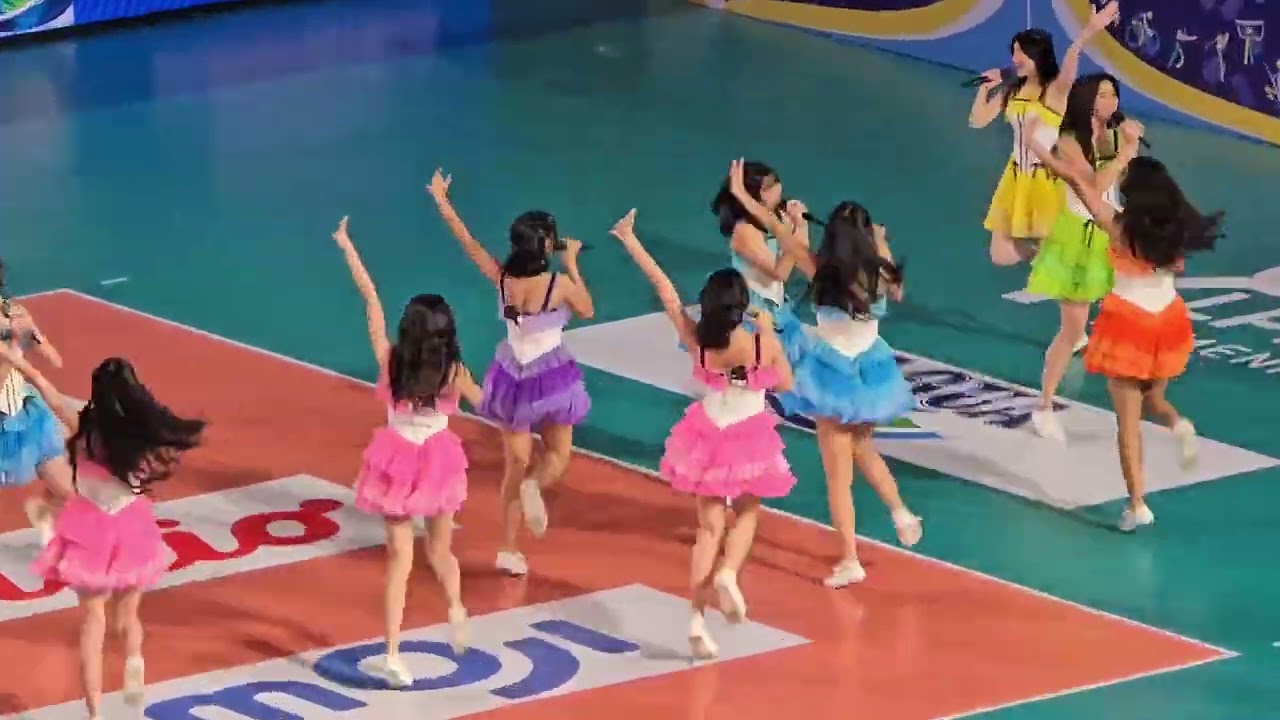 JKT48 - Heavy Rotation 🥳 Fun Volley Ball Red Sparks vs Indonesia All-Star📍Indonesia Arena 20/04/2024