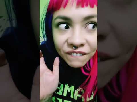 TAMBIÉN TENGO ESA ESENCIA DE VECINA CHISMOSA | Pamonstruo