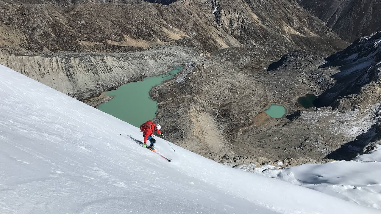 climbing Ishinca mountain on skis (Cordillera Blanca)