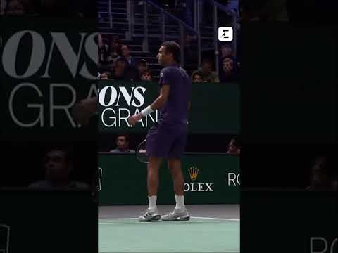 😂🎾 Il nettoie les débris de raquette de son adversaire #shorts #tennis #angry