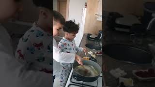 Devran Ile Onur Sabah Kahvaltısına Yumurta Omlet Yaptılar